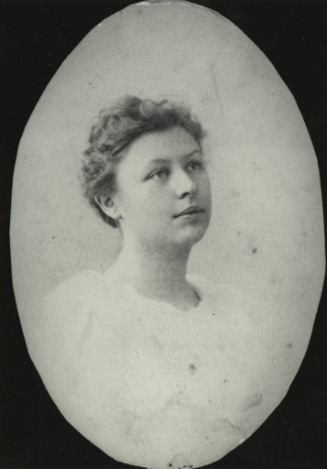Photograph of Katharine Pyle, 1892. Collection of Katherine Carlozzi. 